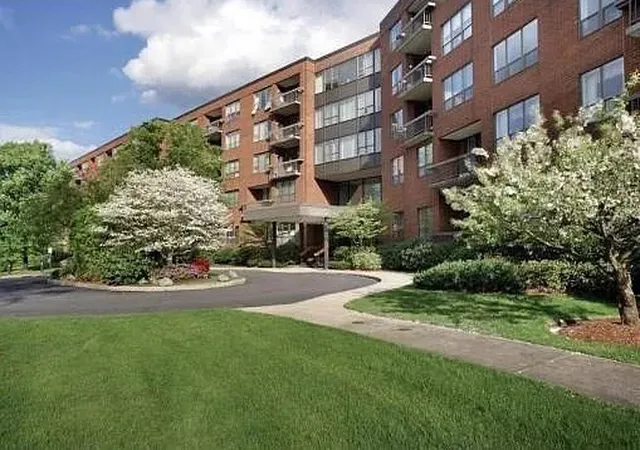 210-nahanton-407-newton-ma-02459/hzid_f72c0e41