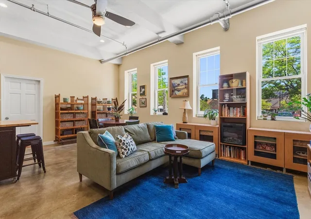 960-broadway-2-chelsea-ma-02150/hzid_2300fc20