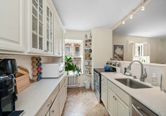 21-beacon-street-2e-boston-ma-02108/hzid_ca478baf