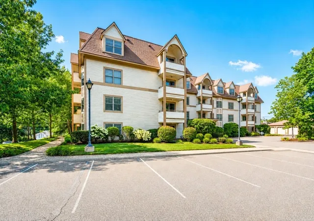12-russell-rd-103-wellesley-ma-02482/hzid_71516f50