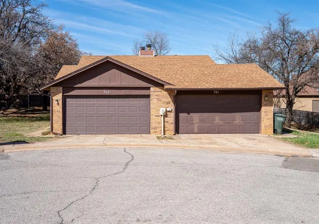 703-stonecroft-cir-701-703-edmond-ok-73034/hzid_65b7c75d