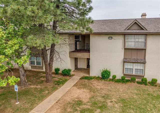 1725-e-lindsey-st-2-norman-ok-73071/hzid_2b7c02da