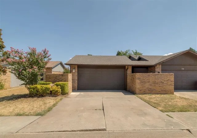 716-stonecroft-cir-edmond-ok-73034/hzid_4f8fecf9