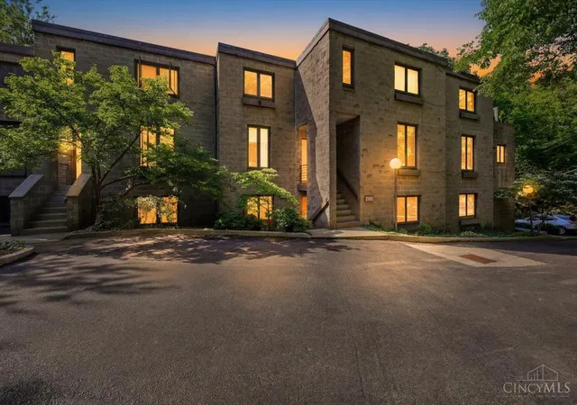 2138-ohio-ave-b-cincinnati-oh-45219/hzid_4fe23a1f