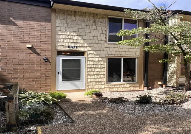 2714-birchcrest-dr-grand-rapids-mi-49506/hzid_c75b9bc2