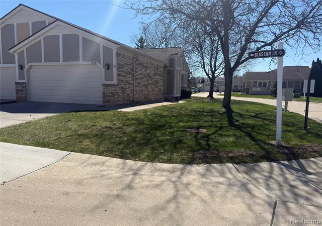 42158-blossom-ln-clinton-township-mi-48038/hzid_714e4dea