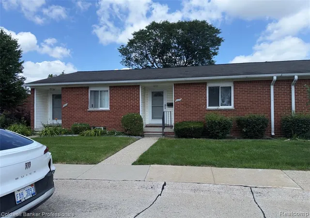 8689-sterling-st-center-line-mi-48015/hzid_2b67abf9