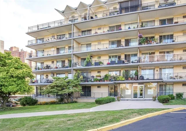 8300-e-jefferson-ave-104-detroit-mi-48209/hzid_b30e3097