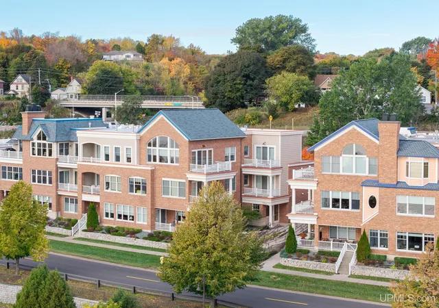 600-s-lakeshore-blvd-15-marquette-mi-49855/hzid_d041bf89