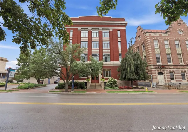 17-w-10th-street-470-holland-mi-49423/hzid_5d3c597c