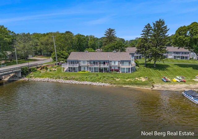 606-edgewater-ct-spring-lake-mi-49456/hzid_f2b551db