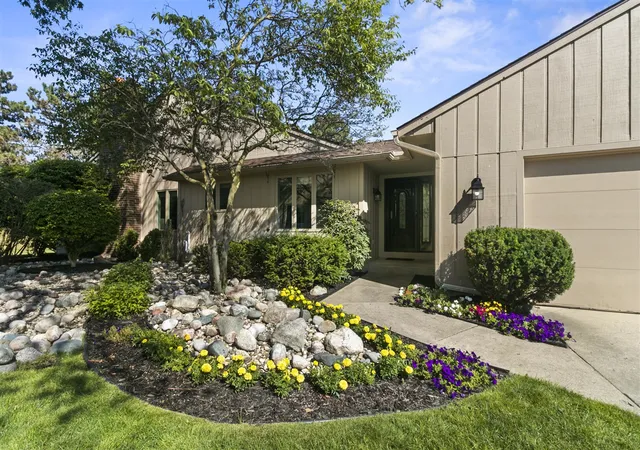 4217-walnut-hills-ln-grand-rapids-mi-49512-3832/hzid_77673e4c