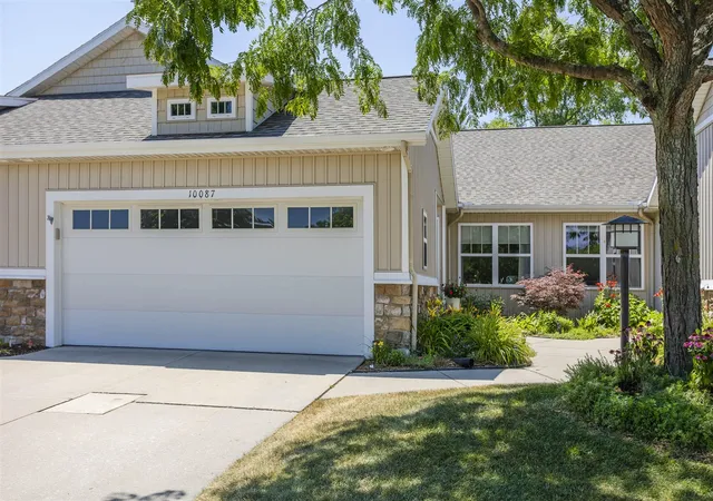 10087-s-crossroad-cir-12-caledonia-mi-49316/hzid_e6bbbcc8
