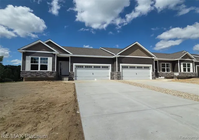 856-oakwood-cir-44-fenton-mi-48430/hzid_2c858835