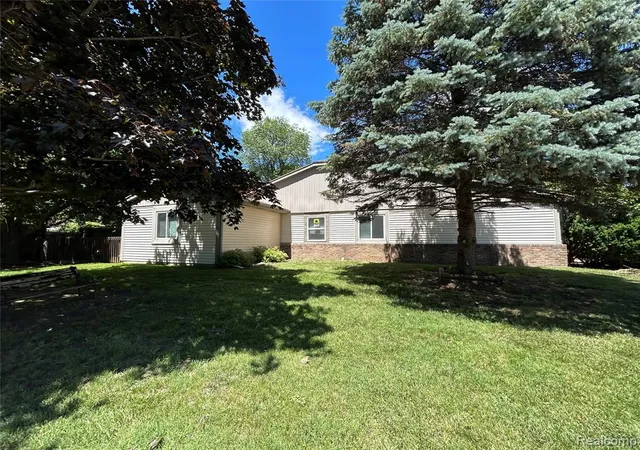2150-phillips-ave-holt-mi-48842-6319/hzid_5b899233