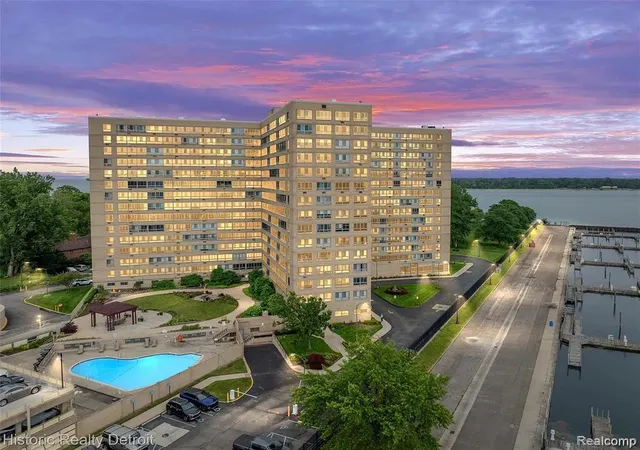 8900-e-jefferson-ave-123-detroit-mi-48214/hzid_6ede9089