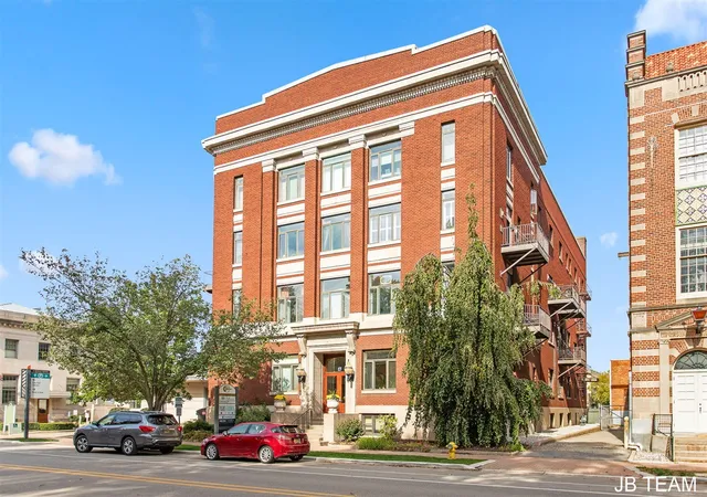 17-w-10th-street-220-holland-mi-49423/hzid_4ab74260