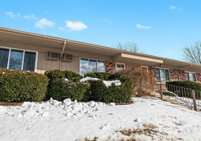 25140-potomac-dr-3-south-lyon-mi-48178/hzid_8c6f1fa8
