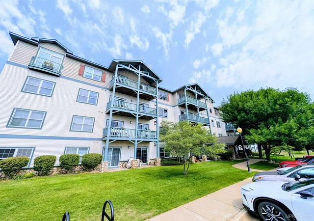 1279-lakeshore-park-pl-marquette-mi-49855/hzid_574e2c89