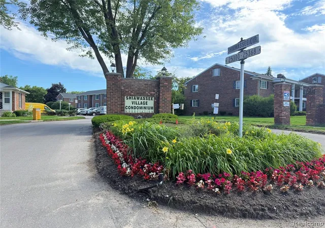 25354-shiawassee-cir-28596-southfield-mi-48033/hzid_9a03518e