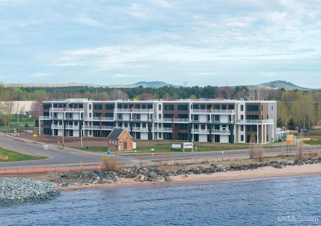 2401-n-lakeshore-blvd-unit-6-floor-plan-b-marquette-mi-49855/hzid_d0822f1a