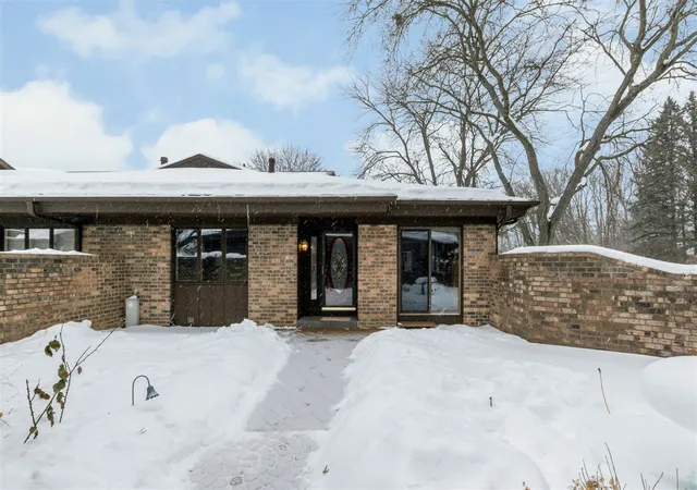 6134-parview-dr-grand-rapids-mi-49546/hzid_7d624b21