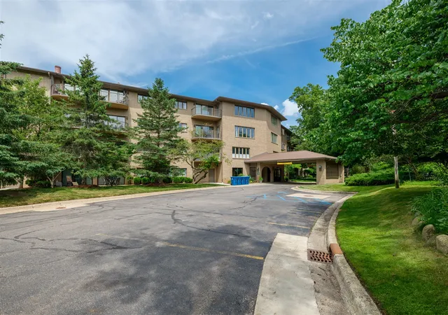 4040-greenleaf-cir-409-kalamazoo-mi-49008/hzid_4de14cf7