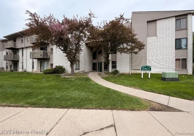 32005-w-12-mile-rd-204-farmington-hills-mi-48334/hzid_75cd427d
