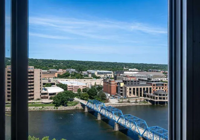 122-campau-cir-grand-rapids-mi-49503/hzid_ee1fb5b4