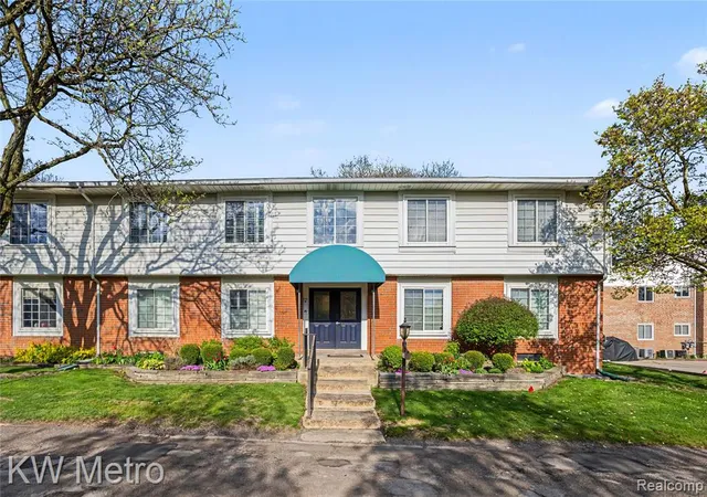 2471-mulberry-sq-15-bloomfield-hills-mi-48302/hzid_596c8925