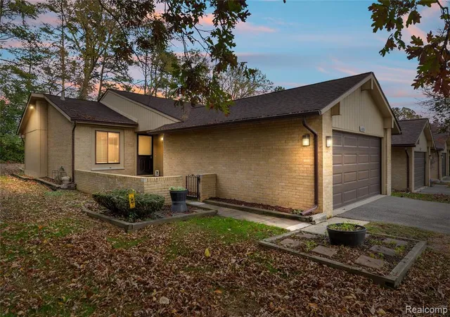 26926-w-12-mile-rd-southfield-mi-48034-1556/hzid_cb1b6556
