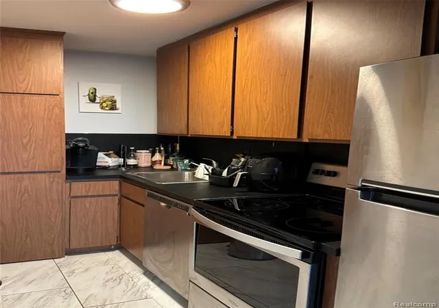 8900-e-jeffers-jefferson-ave-602-detroit-mi-48214/hzid_18775d17
