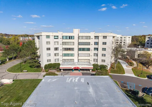 43100-12-oaks-crescent-dr-4055-novi-mi-48377-3430/hzid_321ce78a