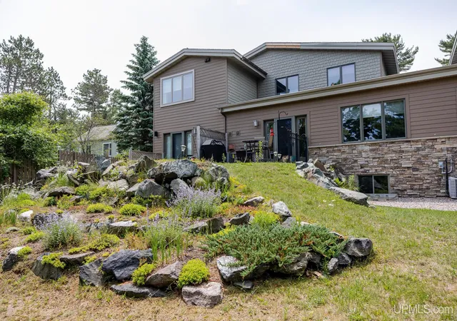 351-w-main-st-2-marquette-mi-49855/hzid_a81543e1