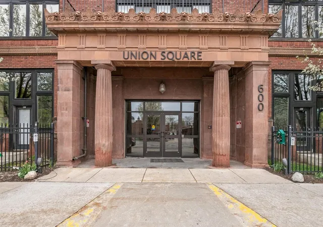 600-broadway-ave-602-grand-rapids-mi-49504/hzid_2a53f7c2