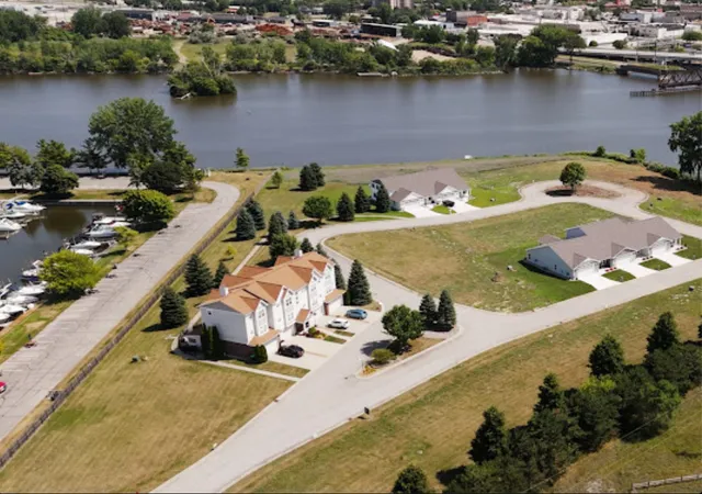 41-or-43-cvs-dr-bay-city-mi-48706/hzid_d9bbdc96