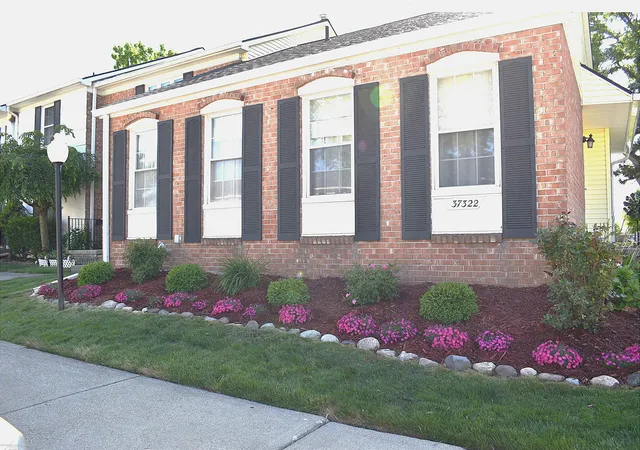 37322-charter-oaks-blvd-building-11-clinton-township-mi-48036/hzid_3062d4dd