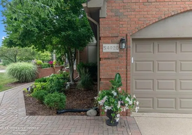 54920-hennington-ct-shelby-township-mi-48316/hzid_28b3e68c