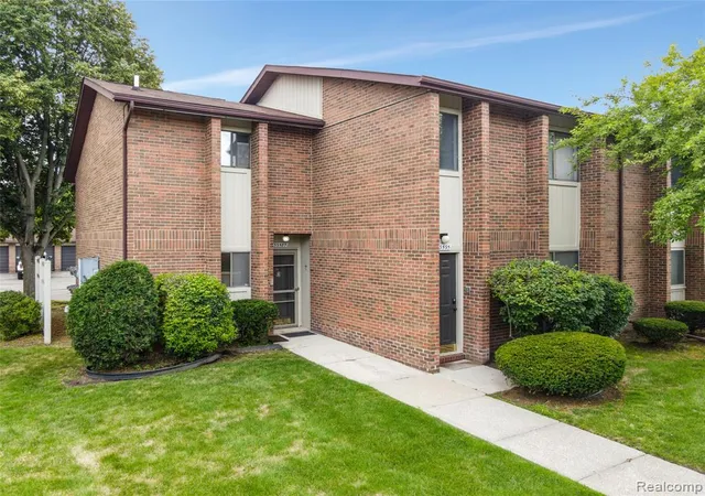 33587-pondview-cir-114-livonia-mi-48152/hzid_09f204db