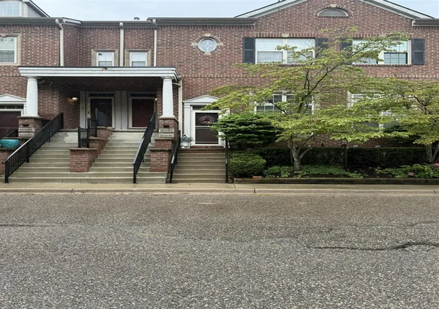 16896-farmington-rd-livonia-mi-48154-2947/hzid_fb239fb7