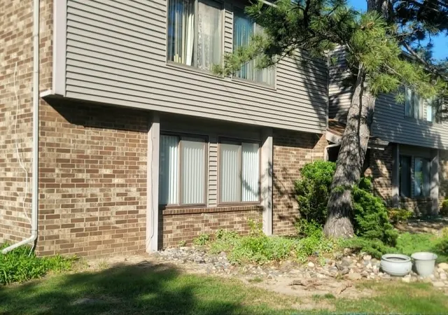 1048-grenoble-ln-unit-a-lansing-mi-48917/hzid_f786336a