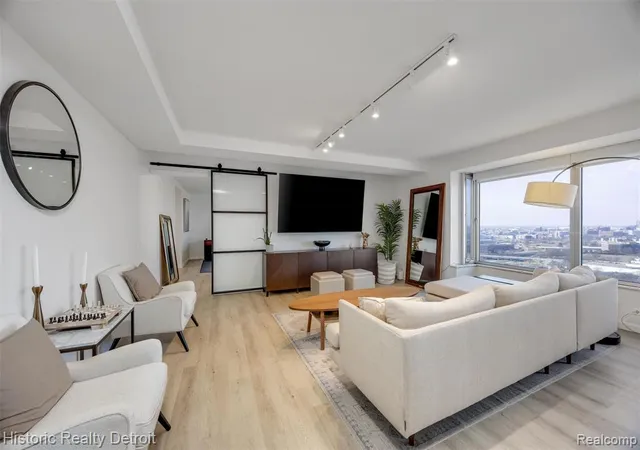 1300-e-lafayette-2409-detroit-mi-48207/hzid_b6cdbd8b