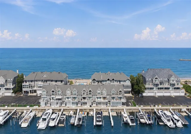 409-lake-dr-17-new-buffalo-mi-49117/hzid_493fcd46