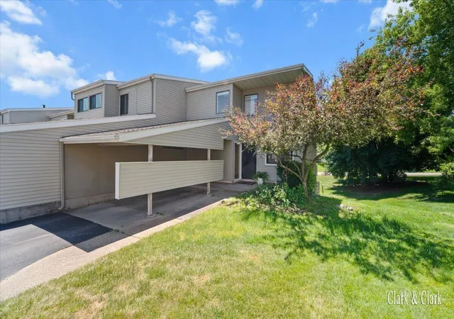3014-chapshire-dr-grand-rapids-mi-49546/hzid_f5d7d6b5