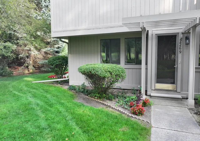 2269-fairway-pines-ct-court-4-unit-51-bay-city-mi-48706/hzid_4c8967ba