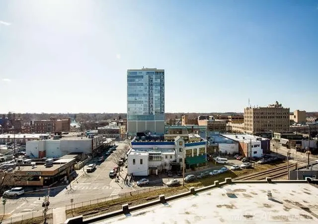 100-w-5th-st-unit-702-royal-oak-mi-48067/hzid_791f611b