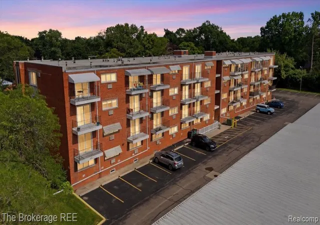 2820-woods-lee-dr-310-royal-oak-mi-48073/hzid_42ca1ed5