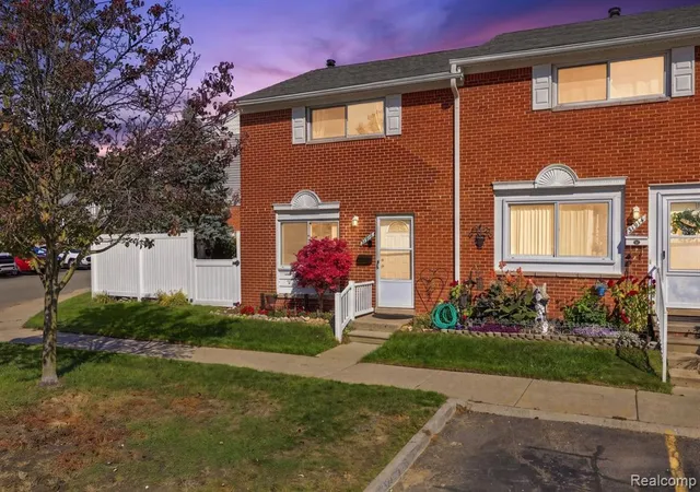 31916-williamsburg-st-saint-clair-shores-mi-48082/hzid_56f3335f