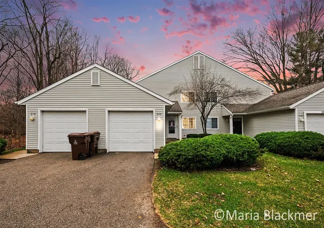 216-hunters-ln-11-rockford-mi-49341-1354/hzid_3da5c458