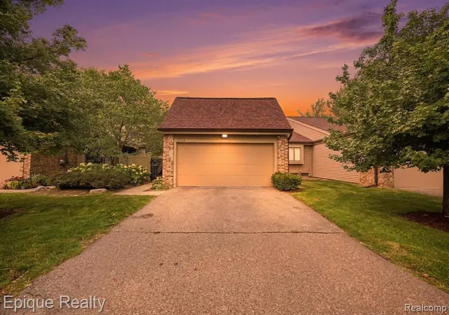 27328-apple-blossom-ln-southfield-mi-48034/hzid_09957826